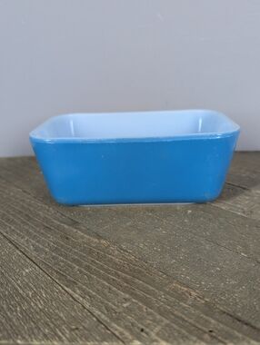 Pyrex refrigerator dishes,  Pyrex vintage, Primary blue Refrigerator dish,